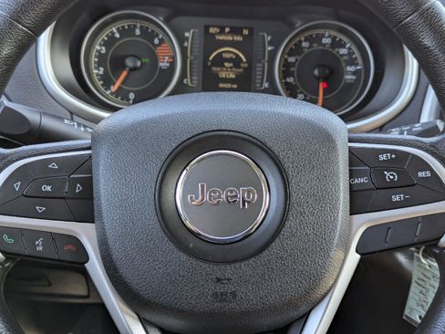 Used 2017 Jeep Cherokee Sport w/ Safety Group image 19