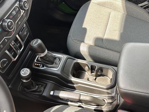 Used 2025 Jeep Gladiator Sport AWD/4WD image 25