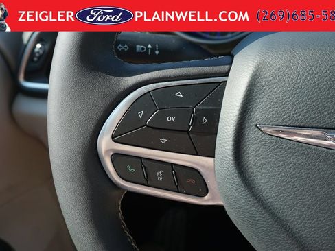 Used 2024 Chrysler Pacifica Limited FWD image 28