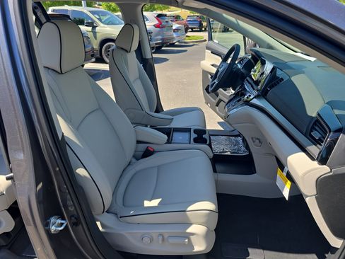 New 2026 Honda Odyssey Touring image 10