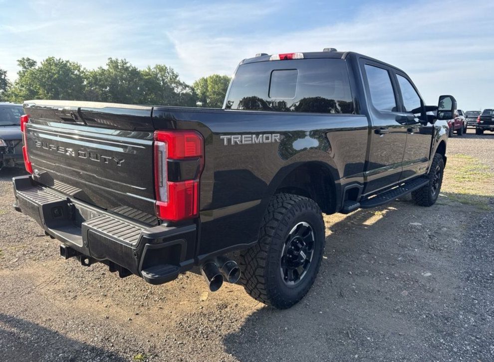 Used 2026 Ford F250 Platinum w/ Tremor Off-Road Package AWD/4WD image 7