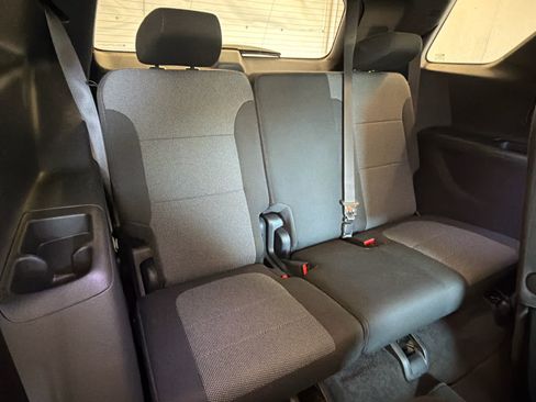 Used 2023 Chevrolet Traverse LT FWD image 36