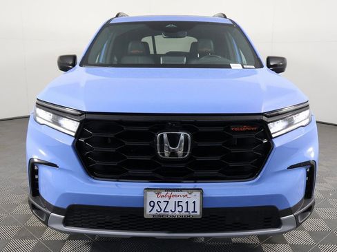Used 2025 Honda Pilot TrailSport image 2