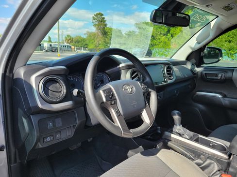 Used 2020 Toyota Tacoma SR5 AWD/4WD image 29