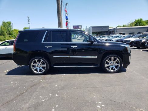 Used 2016 Cadillac Escalade Luxury AWD/4WD image 4