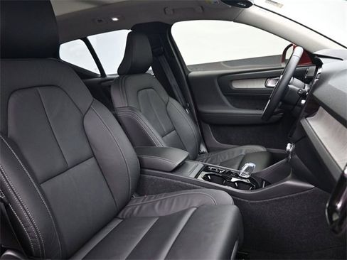 Used 2023 Volvo XC40 B5 Plus w/ Driver Assist Package image 33