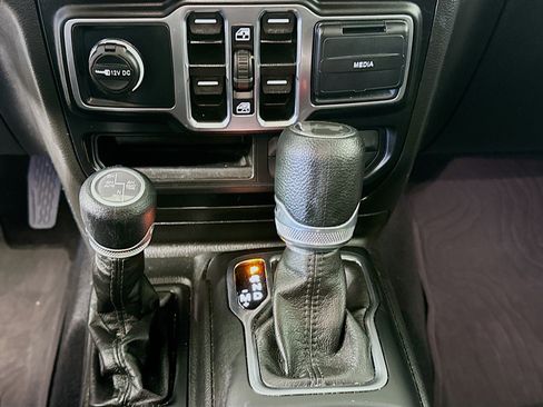 Used 2023 Jeep Wrangler Unlimited AWD/4WD image 24