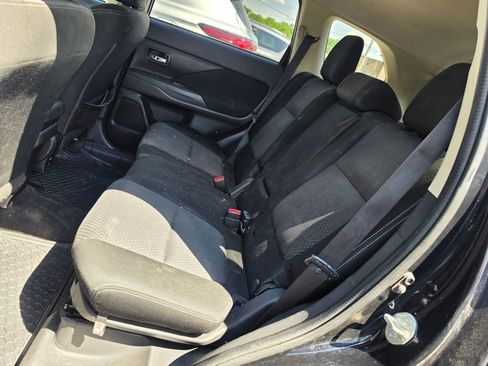Used 2018 Mitsubishi Outlander SE FWD image 7