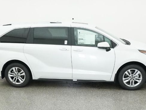 New 2026 Toyota Sienna Limited FWD image 11