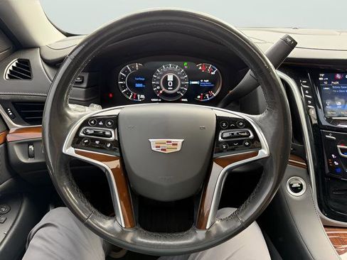 Used 2020 Cadillac Escalade Luxury w/ Escalade Sport Edition image 19