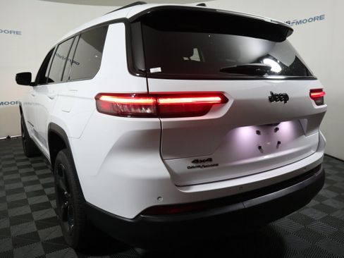 Used 2023 Jeep Grand Cherokee L Laredo AWD/4WD image 9