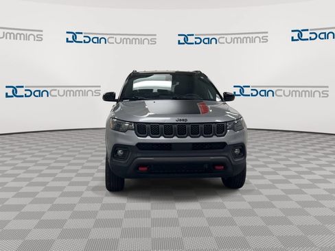 Used 2024 Jeep Compass Trailhawk AWD/4WD image 3