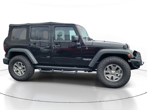 Used 2015 Jeep Wrangler Unlimited Rubicon w/ Connectivity Group image 6