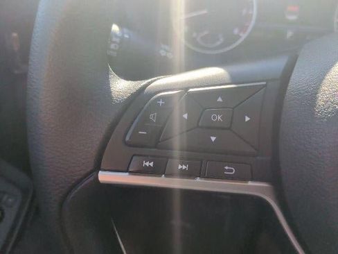 Used 2025 Nissan Sentra SV FWD image 25
