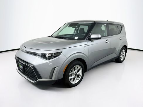 Used 2025 Kia Soul LX w/ LX Technology Package FWD image 3