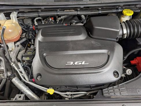 Used 2017 Chrysler Pacifica Touring-L image 7