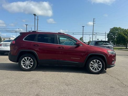 Used 2019 Jeep Cherokee Latitude w/ Cold Weather Group AWD/4WD image 9