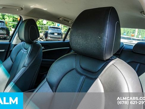 Used 2025 Genesis G70 2.5T RWD image 18
