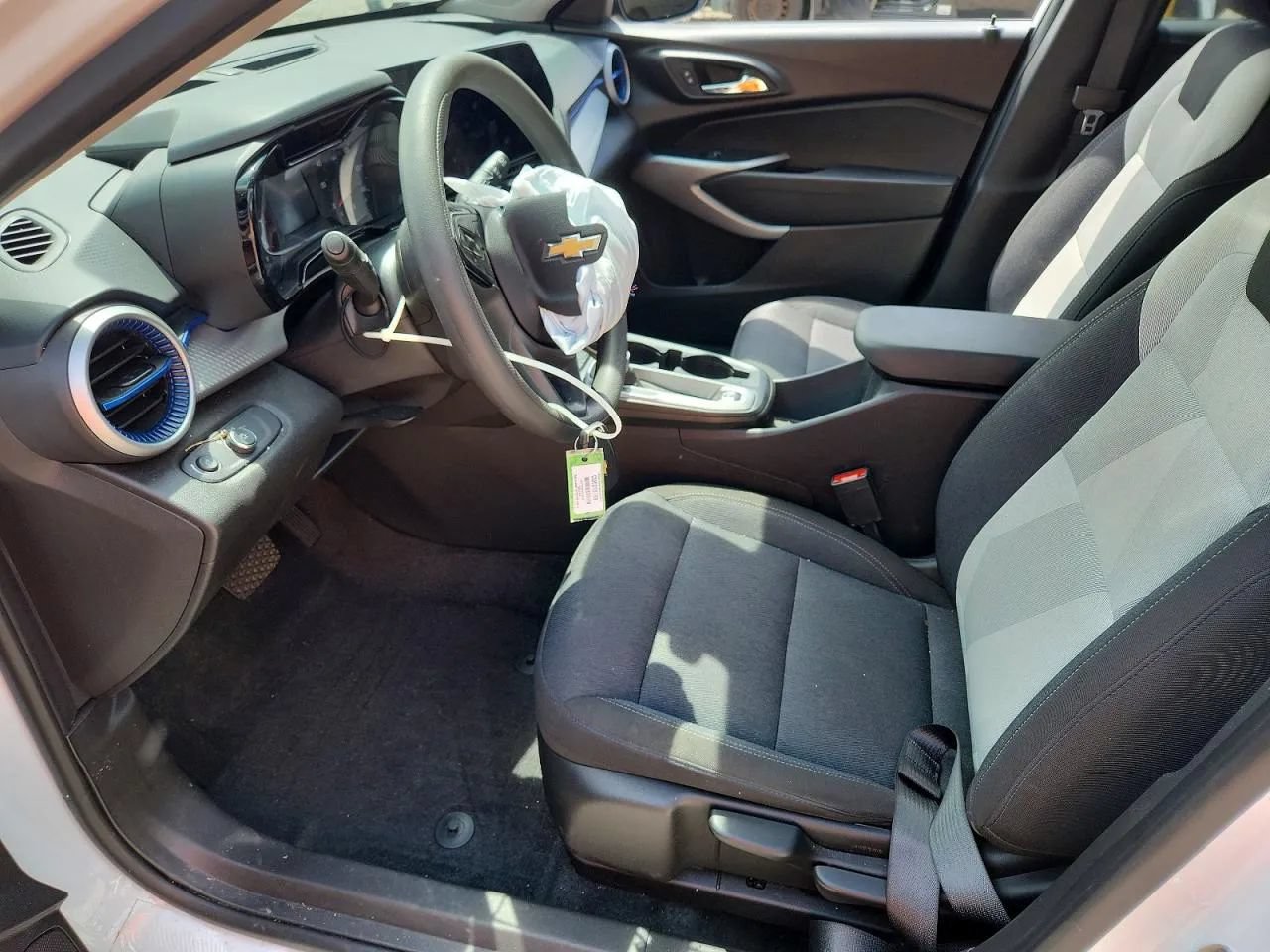 Used 2025 Chevrolet Trax LS w/ LS Convenience Package FWD image 7