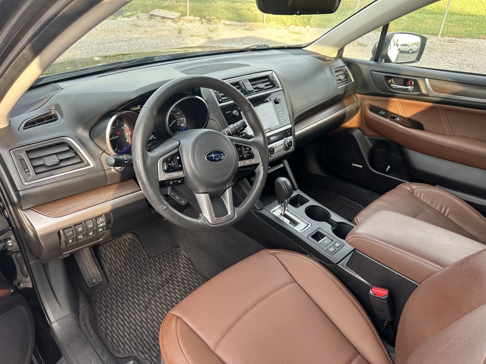 Used 2017 Subaru Outback 3.6R Touring AWD/4WD image 9