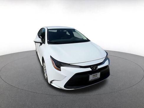 Used 2025 Toyota Corolla LE image 3