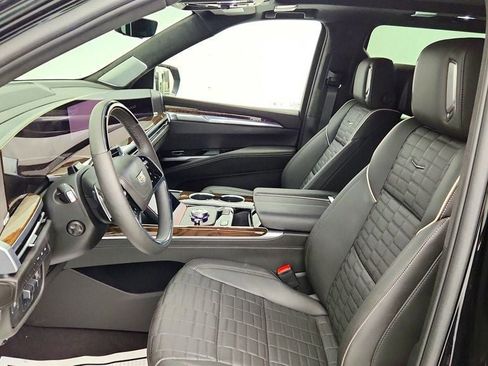 Used 2025 Cadillac Escalade ESV Sport Platinum AWD/4WD image 17