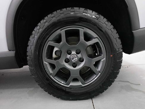 Certified 2025 Honda Pilot TrailSport image 9