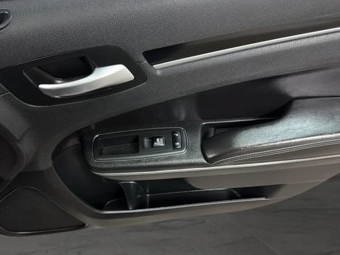 Used 2018 Chrysler 300 S RWD image 19