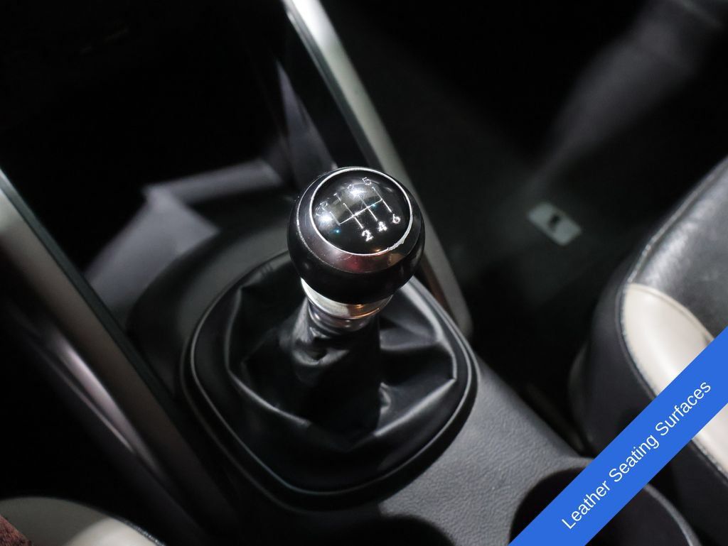 Used 2014 Hyundai Veloster Turbo FWD image 7
