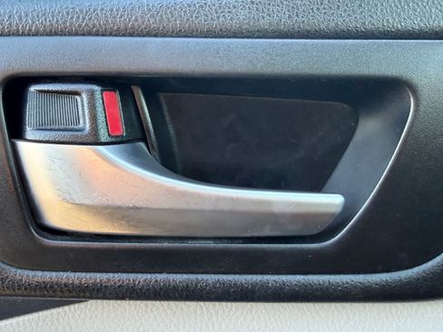 Used 2018 Toyota Highlander XLE FWD image 9