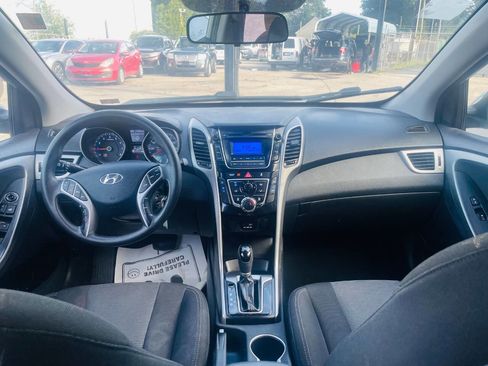Used 2017 Hyundai Elantra GT image 12