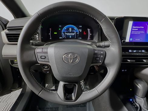 Used 2025 Toyota Camry SE FWD image 18