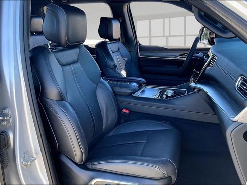 Used 2024 Jeep Wagoneer L Series II image 28