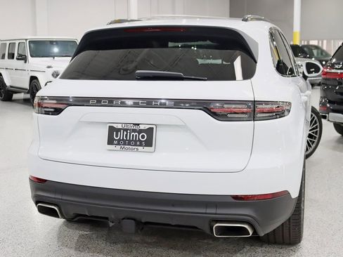 Used 2022 Porsche Cayenne Platinum Edition image 13