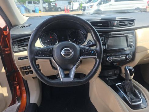 Used 2019 Nissan Rogue SL AWD/4WD image 9