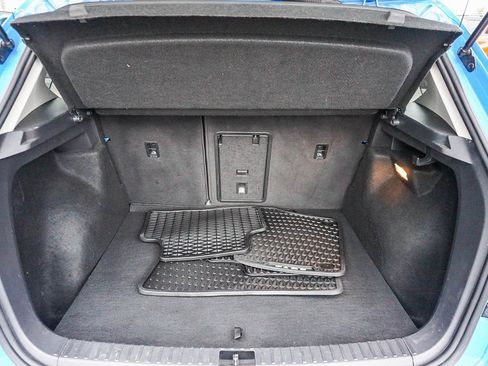 Used 2022 Volkswagen Taos SEL image 25