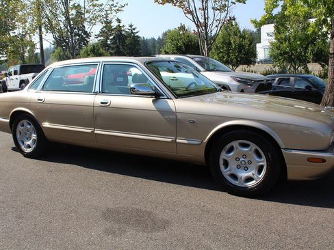 Used 2001 Jaguar XJ RWD image 6