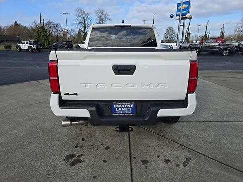 Used 2025 Toyota Tacoma TRD Off-Road AWD/4WD image 5