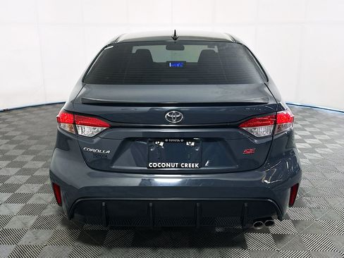 Used 2025 Toyota Corolla SE w/ Convenience Package FWD image 4