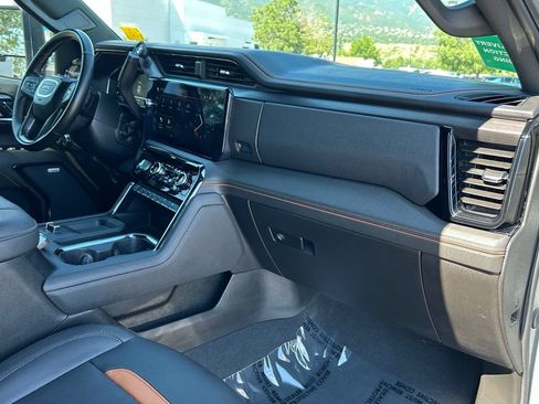 Used 2024 GMC Sierra 2500 AT4 w/ Technology Package AWD/4WD image 8