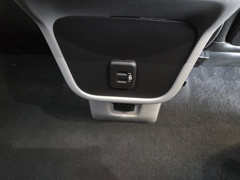 Used 2023 GMC Terrain SLT image 28