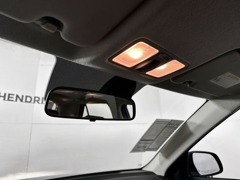 Used 2022 Hyundai Venue SEL image 18