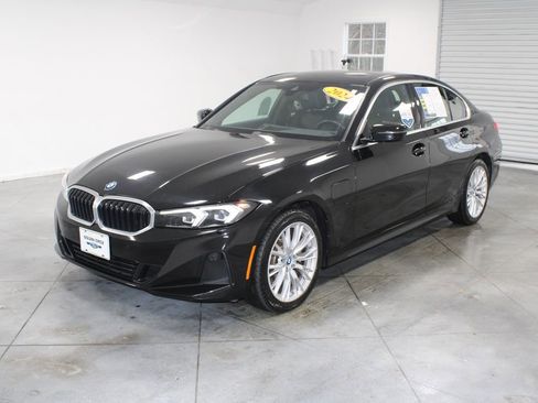 Used 2024 BMW 330e image 4