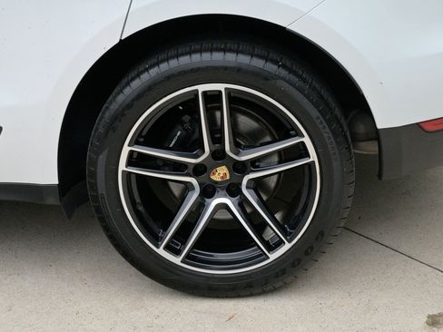 Used 2020 Porsche Macan image 10