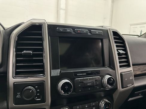 Used 2019 Ford F150 Lariat w/ Equipment Group 502A Luxury AWD/4WD image 41