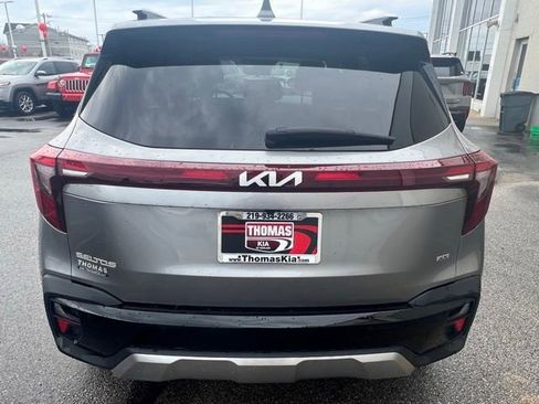 Certified 2025 Kia Seltos EX image 9