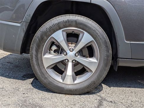 Used 2022 Jeep Cherokee Limited image 25