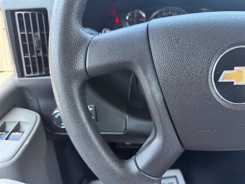 Used 2017 Chevrolet Express 2500 Extended RWD image 30
