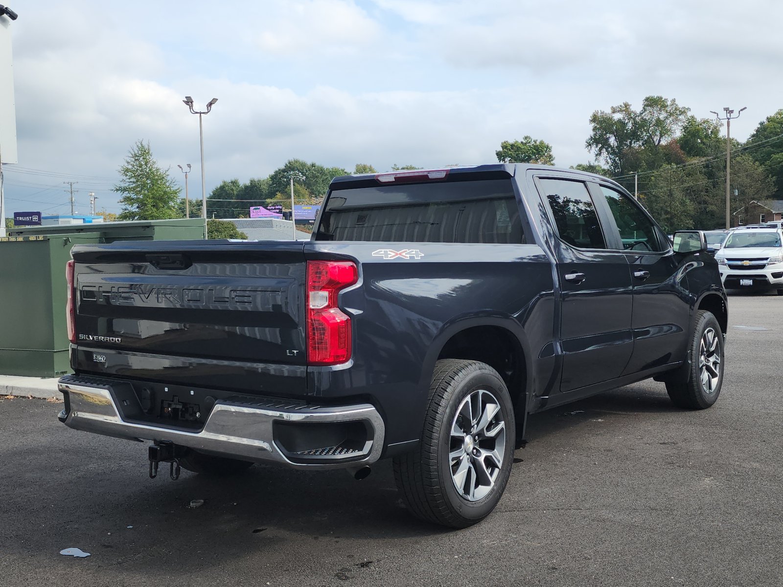 Used 2024 Chevrolet Silverado 1500 LT AWD/4WD image 5