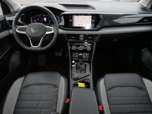 Certified 2022 Volkswagen Taos SEL image 10